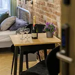 Weronika's Urban Hideaway Apartament *