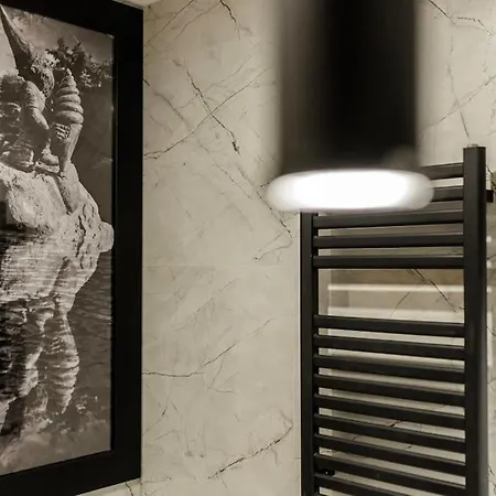 Апартаменты Weronika's Urban Hideaway