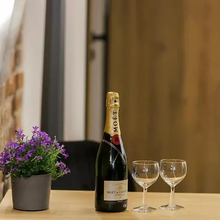 Weronika's Urban Hideaway Apartment