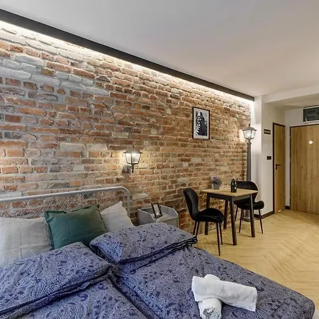 Weronika's Urban Hideaway Апартаменты *