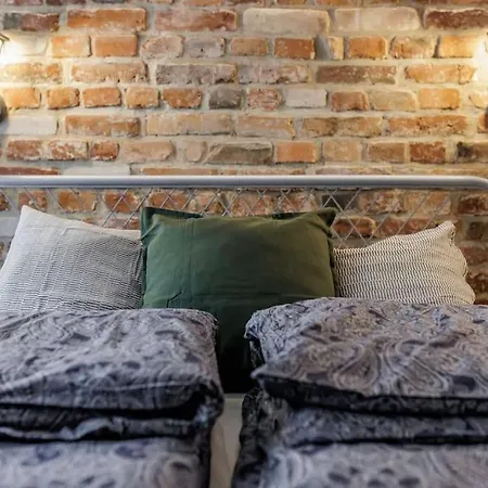 Weronika's Urban Hideaway Апартаменты