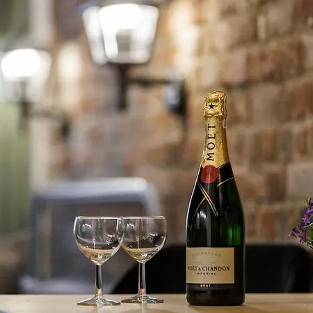 Апартаменты Weronika's Urban Hideaway